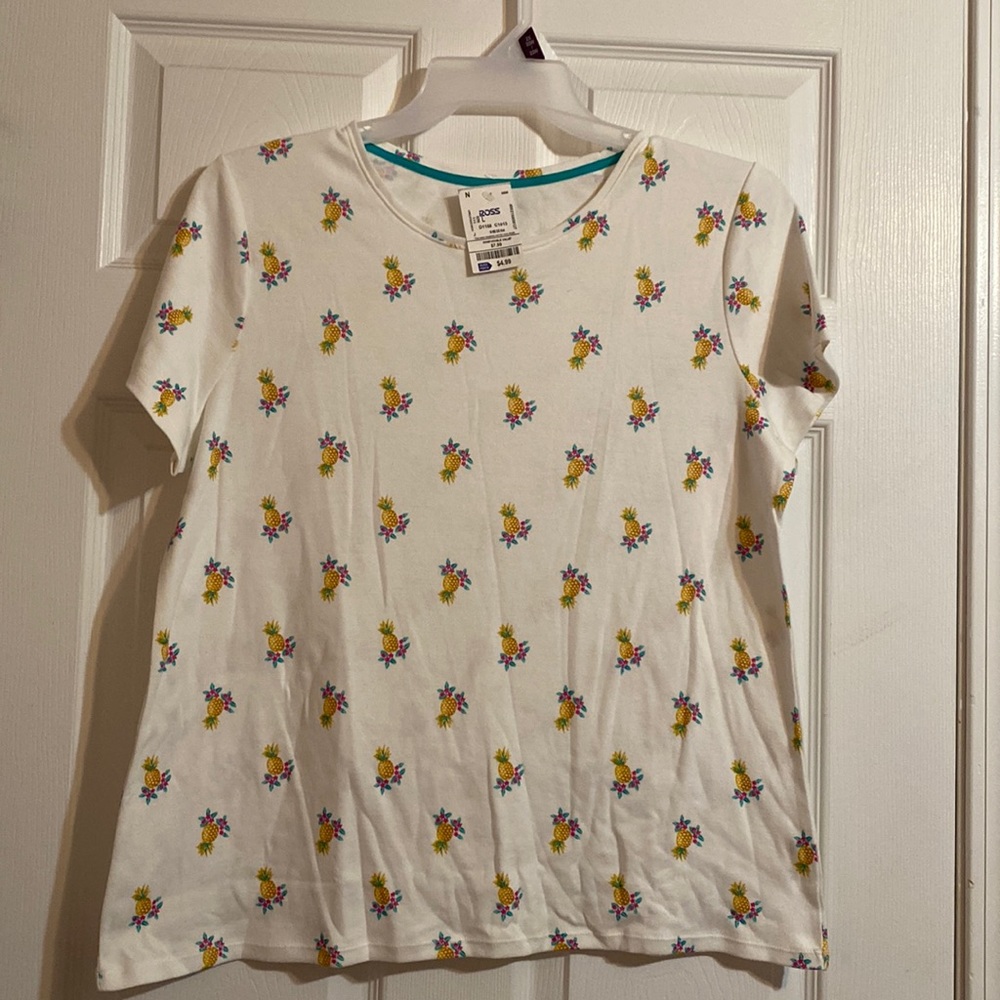 NWT. Croft and Barrow pineapple t-shirt. Size L.